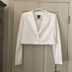 Super Chic Cropped Tuxedo Blazer With Single Button. Collar Is A Smooth Contrast To The Crepe Like Jacket. Fully Lined With Extra Button And Tags Still Attached. There Is A Faint Mark On The Left Side Of The Collar, Please See Pictures. (It Is Very Faint.) Us Sz 10 Formal White Cropped Outerwear, White Cropped Formal Outerwear, White Cropped Outerwear For Formal Occasions, White Cropped Jacket For Formal Fall Occasions, White Tailored Cropped Blazer, Tailored White Cropped Jacket For Spring, Fitted Cropped Blazer With Button Closure, White Chic Cropped Jacket For Formal Occasions, White Cropped Blazer For Office