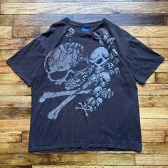 Y2K Skull Tee Shirt

Tag faded 
21x25.5
Fits medium best

Some small paint spots pictured *****

All salsa are final

#y2k #grunge #skull #cyber #punk Y2k Skull, Skull Tee, Shirt Tag, Small Paint, Y2k Grunge, Tee Shirt, Casual Shirts, Tee Shirts, Mens Accessories