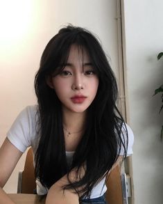 Korean Layers With Bangs, Layered Korean Hair, Bangs For Circle Face, Long Hair Ulzzang, Asian Layered Hair Medium, Korean Layers, Korean Air Bangs, Korean Hair Trends, Long Hair Korean