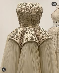 Cristobal Balenciaga, Elegant Dresses Classy, Fantasy Gowns, Fashion Sewing Pattern, Dress Inspo, Couture Dresses, Chic Dress, Event Dresses