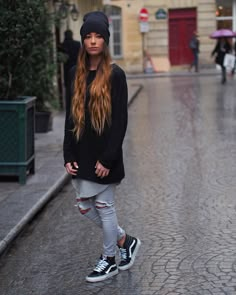 ⚫️🔘⚪️ ✂️Débardeurs taille unique Fabriqués en France Dimensions : Largeur 50cm , Longueur 85 cm. Prix 40€ Photoshoot Shoes, Fashion Teenage School, Winter Outfits 2019, Looks Hip Hop, Tomboy Outfit, Girl's Swag, Skater Girl Outfits, Skater Girl