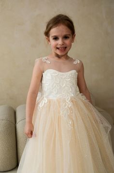 PERFECT FLOWER GIRL DRESS✨ Make order today and SAVE 15%🎁delivery 3-4 days only! Beautiful Baby Flower girl dress with 3D lace embroidery and amazing puffy skirt! Process time: 1-2 working days Delivery time: 2-4 working days  Also offer express overnight delivery https://www.etsy.com/listing/1298332912/express-delivery?click_key=eb8207bd8376c2fa762384c4d5701f79c6bcbc77%3A1298332912&click_sum=63123b47&ga_search_query=express&ref=shop_items_search_1&frs=1 *Train is detachable & all dresses have bow* Age 1.5 Height 86cm/34in Chest 51cm/20in Waist 51cm/20in Hips 51cm/20in Age 2 Height 92cm/36.3in Chest 53cm/21in Waist 52cm/20.5in Hips 54cm/21.3in Age 3 Height 98cm/38.6in Chest 55cm/21.7in Waist 53cm/ 21in Hips 57cm/22.5in Age 4 Height 104cm/41in Chest 57cm/22.5in Waist 54cm/21.3in Hips 60cm/ Glitter Tulle Dress, Baby Flower Girl Dress, Puffy Skirt, Dress With Train, Infant Flower Girl Dress, Baby Flower, Dress For Girls, Dress Girl