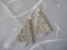 a pair of beaded christmas tree earrings