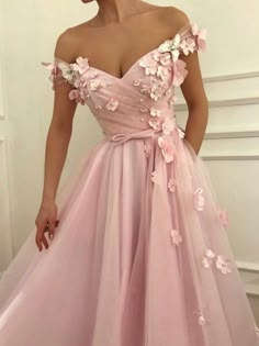 Neckline: Off-the-ShoulderSilhouette: A-Line/PrincessBuilt-in Bra: YesSleeve: SleevelessWaist: NaturalBack Style: OtherHemline/Train: Floor-Length Prom Dresses Long Tulle, Fairy Prom Dress, Pink Evening Gowns, Flower Prom Dress, Prom Dresses Long Pink, Formal Ball Gown, Yule Ball, Prom Dress Ideas, Pink Prom Dress