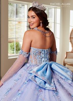 Fitted Bodice Organza Quinceanera Ball Gown, Organza Ball Gown For Sweet 16, Organza Quinceanera Dress, Quinceanera Dress With Fitted Organza Bodice, Organza Ball Gown Quinceanera Dress For Sweet 16, Organza Quinceanera Ball Gown For Sweet 16, Organza Ball Gown With Fitted Bodice For Quinceanera, Fitted Organza Quinceanera Dress, Quinceanera Dress With Sweetheart Neckline For Debutante Ball