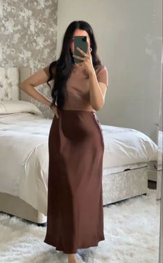 Elegant Christian Outfits, Wide Back Body Type Outfits, Classy Modest Aesthetic, Modesty Aesthetic Outfit, Essentials Tshirt Outfits, Earth Tones Outfit Summer, Modest Dresses For Church Elegant, Modest Skirt Outfits Aesthetic, Chruch Girl Outfits