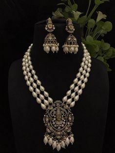 Very Gorgeous and elegant Cz stone Necklace with Matching  Earrings Versatile. Can be  paired with number of outfits. Perfect to wear at weddings occasions. Highest quality and craftsmanship Please let me know if you have any questions Cz Stone Necklace, Punjabi Jewelry, Earrings Kundan, Jewelry Pakistani, Kundan Jewelry, Necklace Indian, Pakistani Jewelry, Inspired Necklace, Kundan Jewellery