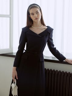 This is the Bellita Tailored Long Dress, featuring a wide collar that accentuates the collarbone line. It is made from a luxurious wool-silk blend fabric with a subtle sheen.- Structured fit with high-quality material- Optional belt for a polished look- Timeless piece worth adding to your collection* The actual color of the product is the most similar to the product cut. 1990s Elegant Fashion, Silk Office Dress, Quiet Luxury Casual, Corporate Lawyer Fashion, Mafia Aesthetics Women Clothes, Elegant Dresses Korean, Office Outfits Women Dress, Classy Dresses Elegant, Corporate Fashion Office Chic