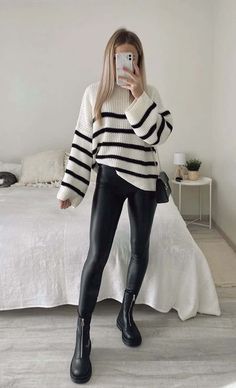 Faux Leather Leggings Outfit Winter, Leather Leggings Outfit Winter, Leather Leggings Fall, Black Leather Leggings Outfit, Faux Leather Leggings Outfit, Leggings Outfit Winter, Chic Style Inspiration, Leggings Outfit Fall, Classic Thanksgiving