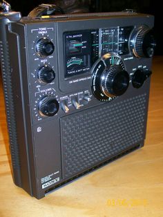 an old radio sitting on top of a wooden table