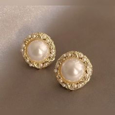 Very Pretty Earrings Pearl White Round Earrings For Party, Round Pearl Earrings For Anniversary, Anniversary Pearl Earrings Metal Round, White Metal Clip-on Earrings For Anniversary, Classic White Pearl Metal Earrings, Anniversary White Metal Clip-on Earrings, White Elegant Metal Clip-on Earrings, Vintage White Pearl Earrings, Elegant White Metal Clip-on Earrings