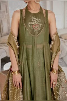 Shah Jahan, Trendy Outfits Indian, Salwar Kamiz, Kurta Neck Design, Indian Dresses Traditional, Dress Design Patterns, Traditional Indian Outfits, Designer Party Wear Dresses