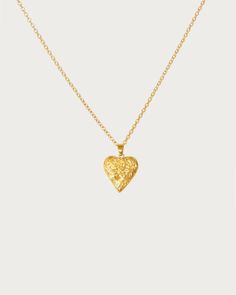 Matériels:  Laiton plaqué or 18 carats
 
 
 
 
 
 Mesures :  410 mm/16,14" de longueur, 70 mm/2,75" de longueur d'extension En Route Jewelry, Heart Jewelry Necklace, Tulip Pattern, Nails Jewelry, Jewelry Heart, Heart Shaped Necklace, Enduring Love, Nail Jewelry, Gold Heart Necklace