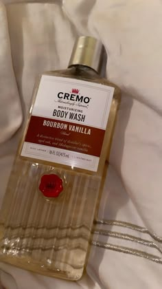 Vanilla bourbon, mens body wash Body Wash Aesthetic, Mens Hygiene, Vanilla Body Wash, Scent Combos, Vanilla Bourbon, Fragrance Lab, Mens Body Wash, Mens Body