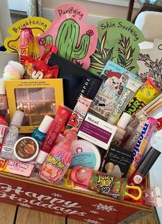 Looking for birthday gift ideas for best friendsHere are the top 35 birthday gifts that your best friend would totally swoon over Candy Makeup, Diy Best Friend Gifts, Birthday Presents For Friends, Bath Oil