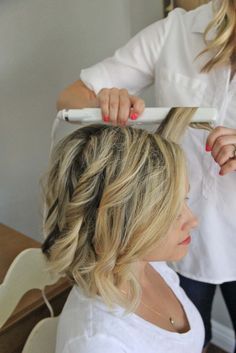 how to: beach waves for short hair - style - Little Miss Momma Waves For Short Hair, Beach Waves For Short Hair, Short Hair Waves, Beach Curls, Beach Wave Hair, Lob Hairstyle, Hair Done, Short Haircut, Curly Hair Cuts