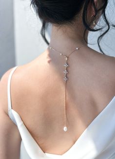 This romantic drop back chain is perfect for your backless bridal gown or evening dresses. Made from fresh water pearl and shinny zirconia charms. You can either choose a multiple pearl or single pearl choker style.  Matching earrings & bracelet: https://nikyglam.etsy.com/listing/1506173529 ♥Lead and nickel free ♥Made from shinny and high-quality cubic zirconia crystal  ♥Custom design and length possible ♥Handmade with love ♡JEWELRY DETAILS♡ 【Chain】 Length around neck: 40 - 45 cm / select length Pearl Backdrop, Backless Bridal Gowns, Back Chain, Custom Gift Cards, Single Pearl, Necklace Bridal, Cz Pendant, Choker Style, Wedding Jewellery Necklace