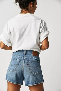 Levi's 80's Mom Shorts | Free People Summer Outfits Dubai, Dubai Summer Outfits, Summer Outfits Denim, Skirt Summer Outfits, Summer Jean Shorts Outfit, Dubai Summer, Long Jean Shorts, 80s Shorts, Jean Short Outfits