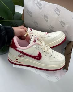 Sneaker Closet Women, Fils Shoes, Trendy Shoes Sneakers For Women, Tenis Aesthetic, Valentine Shoes, Shoes Nike Women, Tennis Nike, Air Force Nike, Pretty Sneakers