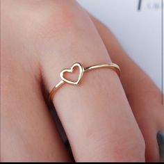 Gold Heart Ring Very Fashionable Good Quality Size 7 Heart Shaped Wedding Rings, قلادات متدلية, Open Heart Ring, Gold Heart Ring, Heart Outline, Silver Heart Ring, Antique Engagement Ring, Heart Shaped Rings, Ring Fashion