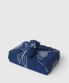 Japanese Citrus Furoshiki | Sustainable Design | KonMari by Marie Kondo Furoshiki Pattern, Kon Mari, Cute Gift Wrapping Ideas, Pretty Gift Wrapping Ideas, Sustainable Gift Wrap, Japanese Wrapping, Furoshiki Wrapping, Dream Wedding Decorations, Gift Wrapping Inspiration