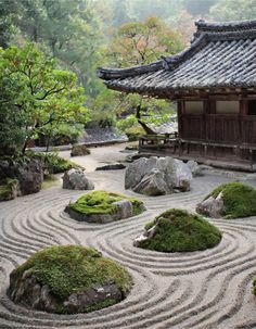 Zen garden sand pattern 11 Garden Tea House, Zen Garden Sand, Back Garden Landscaping, Japanese Garden Style, Sand Pattern, Small Balconies, Patio Garden Ideas, Japanese Garden Ideas, Small Japanese Garden