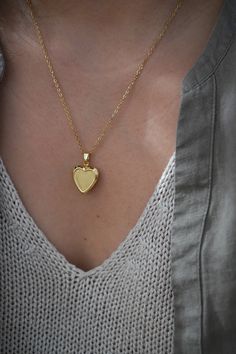 18-karat gold plated heart locket hangs on a sturdy 18-karat gold plated stainless steel chain.  Choose your chain length from the drop-down menu.   This locket is perfect for using as a keepsake necklace and is a thoughtful gift for someone special in your life. You can choose the locket as is, without photos, or have it personalized with your photo (s) and engraved your birth flower. You choose your options at checkout.  A mock-up of the photo will be done for your approval. Once approved, I w Personalized Heart Cut Gold Plated Jewelry, Personalized Heart Cut Gold-plated Jewelry, Dainty Locket Jewelry, Gold Heart Necklace With Adjustable Chain For Wedding, Dainty Gold Plated Pendant Locket Necklace, Gold Plated Heart Cut Jewelry For Mother's Day, Mother's Day Gold Plated Heart Cut Jewelry, Elegant Brass Locket Necklace For Valentine's Day, Gold Heart-shaped Jewelry With Charms