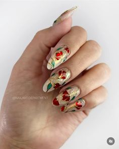 Brazil Nails Ideas, Tinsel Nail Art, Mexican Heritage Nails, Champagne Bottle Nails, Fun Unique Nails, Nail Inspo Creative, Nail Art Vitrail, Abstract Holiday Nails, Christmas Nails Vintage