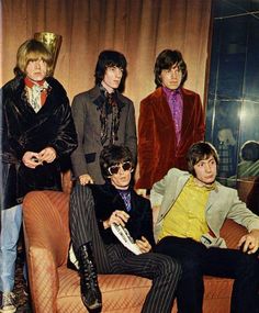 the rolling stones posing for a photo in their living room