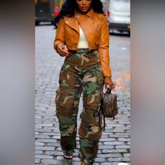 Cargo Camo Print Baggy Pants Nwt Sz Med Roomy Cargo Looks For Women, Red And Black Cargo Pants, Fall Fashion Black Women Over 40, Camo Pants With Red Shirt, Oversized Shirt With Cargo Pants, Camo Blazer Outfit, Fall Looks For Black Women 2024, Wide Leg Camo Pants Outfit, Camaflouge Cargo Pants Outfit Women