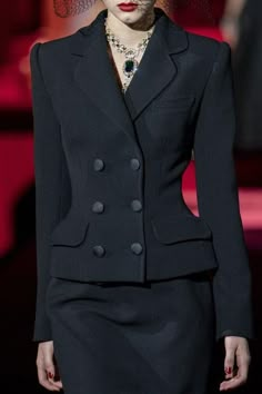 Blazer Outfits Classy, Dior Bar, Bar Jacket, Tailored Blazer, Luxury Beauty, Milan Fashion, Milan Fashion Week