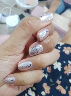 Nails acotar Sarah J Maas Nails, Feyre Nails, Crescent City Nails, A Court Of Thorns And Roses Nails, Night Court Nails Acotar, Nightcourt Acotar Nails, Acotar Nails Designs, Velaris Nails, Acotar Inspired Nails