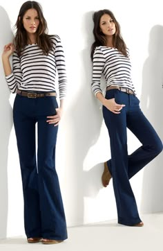 Wide leg jeans are a welcome change for spring Wide Leg Denim Trouser Outfit, Wide Leg Jeans Sweater Outfit, Blue Bell Bottoms Outfit, Blue Flare Jeans Outfit Winter, Denim Bell Bottoms Outfits, Outfits With Flare Jeans, Bell Bottom Jeans Outfit, Chic Trousers