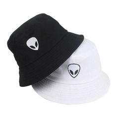 "Alien" Bucket Hat Since the return in fanfare of the streetwear bucket hats in the fashion panoply of the greatest fashionistas, we also surf on the trend and we propose you this model ALIEN. Far from being an unattractive piece, this hat has a narrow brim with a classy straight shape. Slipping into a resolutely urban style, like those great hip hop stars, or to offset a classic outfit. Available in black and white, this ALIEN bob is very elegant. Its seams and its finish have been worked in or Summer Streetwear Wide Brim Hat, Adjustable Streetwear Bucket Hat, Adjustable Bucket Hat For Streetwear, Adjustable Hats For Summer Streetwear, Urban Bucket Hat With Adjustable Short Brim, Summer Streetwear Sun Hat With Curved Brim, Adjustable Sun Hat For Streetwear In Summer, Adjustable Brimmed Sun Hat For Streetwear, Adjustable Summer Streetwear Hats