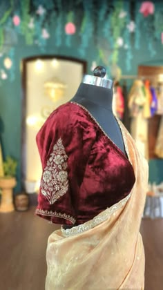 Gold Saree Red Blouse, Maroon Blouse With Saree, Velvet Blouse For Silk Saree, Velvet Blouse Designs Indian, Maroon Velvet Blouse, Red Velvet Blouse, Velvet Blouse Design, Jacket Lehenga, Unique Sarees