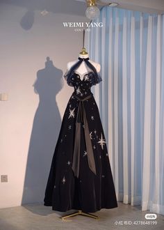 Moon Theme Outfit, Mythical Outfits Women, Night Themed Dress, Moon Dress Aesthetic, Moon Dress Gowns, Star Themed Dress, Starry Dresses, Villainess Dress, Winter Ball Gowns