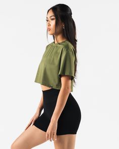 HIGHLIGHTS. Short sleeve Breathable mesh Layering FIT SUGGESTION. This item runs true to Alphalete's oversized fit... Laura is 5’6”/168cm, wearing a size XS. with 28"/71cm bust. MATERIALS AND WASHING DIRECTIONS. 65% Nylon, 35% Spandex. We recommend washing inside-out on a cold setting. Hang to dry DESCRIPTION This light weight mesh makes for the perfect summer layering piece. Wear it over any of your favorite Alphalete bras for a stylish layer that will help keep you cool in the summer heat. | A Sporty Boxy Fit Top For Summer, Spring Workout Tops With Short Sleeves, Spring Workout Short Sleeve Tops, Green Short Sleeve Cropped T-shirt For Streetwear, Green Cropped T-shirt With Short Sleeves For Streetwear, Casual Stretch Short Sleeve Workout Top, Versatile Short Sleeve Crop Top With Relaxed Fit, Oversized Workout Tops For Spring, Basic Stretch Cropped T-shirt For Streetwear