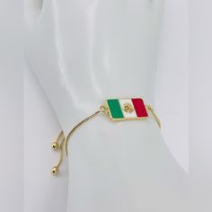 Bandera Mexicana Pulsera Chapada En Or 18k/Mexican Flag 18k Gold Plated Bracelet Quinceañera Jewelry, Mexican Bracelets, Quinceanera Jewelry, Latina Jewelry, Mexican Stuff, Mexican Gifts, Mexican Flag, Faux Pearl Bracelet, Dream List