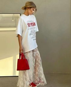 Sheer White Skirt Outfit, Long White Lace Skirt Outfit, Lace Skirt Aesthetic, Red Lace Skirt Outfit, Long Lace Skirt Outfit, Long White Skirt Outfit Summer, Lace Maxi Skirt Outfit, New York Fashion Summer, Lace Skirt Outfit Ideas