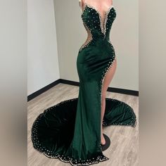 Like New Only Used For Photoshoot. Luxury Velvet Gown With Crystal Embellishments, High Split With Skin Tone Mesh, Corset Back With Built In Bra. Luxury Prom Dress With Long Train, Luxury Green Prom Evening Dress, Luxury Green Evening Dress For Prom, Luxury Fitted Dress With Long Train, Luxury Green Dress For Gala, Luxury Green Prom Dress, Fitted Green Gown For Gala, Luxury Green Maxi Dress For Wedding, Fitted Green Gala Gown