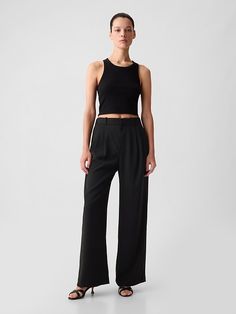 365 High Rise Pleated Trousers Winter 2024 Fashion, Pleated Trousers, Fall Winter 2024, Green And Khaki, Capsule Collection, 2024 Fashion, Petite Size, Winter 2024, Style Board