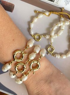 Bracelet réglable perles et fermoir doré Pulseras Aesthetic, Adjustable Necklace, Gold Pearl, Adjustable Bracelet, Infinity Bracelet, Diy Jewelry, Screen, Necklaces, Bracelet