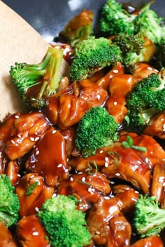 chicken and broccoli with sesame seeds on top