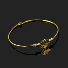 Handmade Hypnotized Infinity Circle Bracelet \ Cuff Bangle \ Open Bangle \ Wedding Bangle \ Boho Bracelet \ Decent Bangle \ Vintage Bangle [GFS3239] Bangle Size :  2.5 Inches ( L Size ) Can Adjust Little Bit Weight    : 8 gm Material  : Brass Polish   : All Polish Are Available . Contact us for wholesale prices. R I N G S https://www.etsy.com/in-en/shop/GemFormingStudio?section_id=22783374 B E A D S https://www.etsy.com/in-en/shop/GemFormingStudio?section_id=22828835 W A N D S https://www.etsy.com/in-en/shop/GemFormingStudio?section_id=22997040 C H A R M S https://www.etsy.com/in-en/shop/GemFormingStudio?section_id=23027116 B A N G E L S https://www.etsy.com/in-en/shop/GemFormingStudio?section_id=22816494 P E N D A N T S https://www.etsy.com/in-en/shop/GemFormingStudio?section_id=22774914 Adjustable Spiral Wire Wrapped Bracelets, Gold Spiral Wire Wrapped Bracelets, Infinity Metal Jewelry For Wedding, Adjustable Wire Wrapped Cuff Bracelet For Wedding, Hand Wrapped Bangle Jewelry For Wedding, Wedding Wire Wrapped Cuff Bracelet, Wedding Bangle Jewelry Hand Wrapped, Wedding Hand-wrapped Bangle Jewelry, Wedding Hand Wrapped Bangle Jewelry