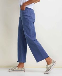 The look of your favorite lived-in denim with just the *right* ratio of stretch to support to give you perfect “hold-you-in-ness” (IYKYK). There’s a reason these are a Toad HQ favorite! Built with our famous lie-flat FlexForm waistband that provides sneaky stretch comfort while making that backside look A+. Trendy Cotton Cropped Jeans, Trendy Cropped Cotton Jeans With Straight Hem, Blue Flare Jeans With Straight Hem For Everyday, Casual Washed Blue Flare Jeans With Straight Hem, Casual Flare Jeans With Straight Hem In Washed Blue, Fall Washed Blue Cropped Leg Bottoms, Washed Blue Cropped Bottoms For Fall, Washed Blue Cropped Leg Bottoms For Fall, Casual Indigo Mid-rise Flare Jeans