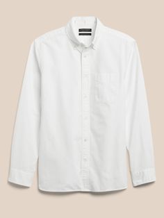 Timeless and easy to wear, the oxford shirt easily transitions from work to weekend.  We make ours with a 100% cotton fabric that's specially washed for a super soft finish.  UNTUCKED: Specially cut 1" shorter through the body for an untucked fit that still looks sharp.  Button-down collar.  Chest pockets.  Shirttail hem.  Standard fit.  Long sleeves.  Untucked length: Hits at the high hip.  Body length (size M): Regular 29", Tall 30" Sleeve length: Regular 35", Tall 36. 5" Model: Size M, 6'2" ( Cotton Workwear Shirt, Relaxed Fit Cotton Dress Shirt, Casual White Cotton Dress Shirt, Casual Everyday Collared Dress Shirt, Casual Cotton Button-up Dress Shirt, Casual Long Sleeve Dress Shirt For Everyday, White Cotton Dress Shirt For Business Casual, Casual Dress Shirt With Relaxed Fit For Everyday, Casual Relaxed Fit Dress Shirt For Everyday