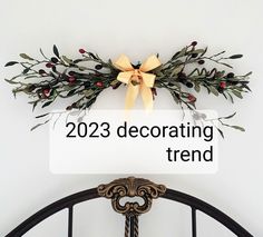 there is a sign that says 2012 decor trend on the top of a headboard