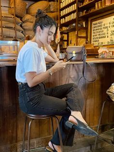 Sapatilha preta Black Flats Outfit Casual, Mary Jeans Shoes, Nude Flats Outfit, Black Flats Outfit, Casual Flats Outfit, Ootd Office, Going Out Looks, Flats Outfit, Workout Results