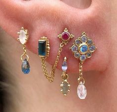 Earring Inspo, Piercing Inspo, Body Jewelry Piercing, Dope Jewelry, Piercing Ideas, Funky Jewelry, Jewelry Lookbook, Ear Piercing