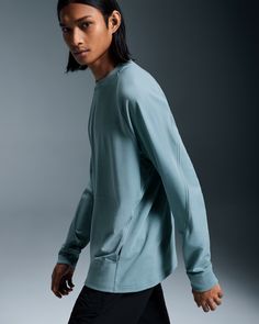 This stylish and comfortable crew is made for low-intensity activities and daily wear. With its roomy silhouette and minimalist design, the Movement Crew is an easy-to-wear essential that blends with any look. With side pockets for comfort. Breathable mesh slits on the sleeves add to the crew neck's sporty aesthetic. This standout design feature pairs perfectly with the Movement Joggers. Ribbing on the neckline, wrist cuffs and back hem give the crew neck a premium feel. A kissing edge runs alon Athleisure Long Sleeve Top With Side Pockets, Long Sleeve Tops With Side Pockets For Athleisure, Long Sleeve Athleisure Top With Side Pockets, Sporty Long Sleeve Tops With Side Pockets, Versatile Activewear With Side Pockets, Stretch Long Sleeve Activewear With Side Pockets, Long Sleeve Workout Tops With Pockets, Versatile Long Sleeve Activewear With Pockets, Versatile Everyday Activewear With Side Pockets